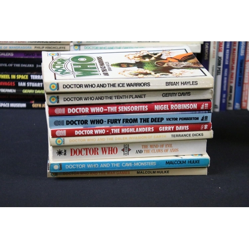 328 - Doctor Who - A collection of around 160 Doctor Who paperback books, featuring Doctor Who And The Cav... 