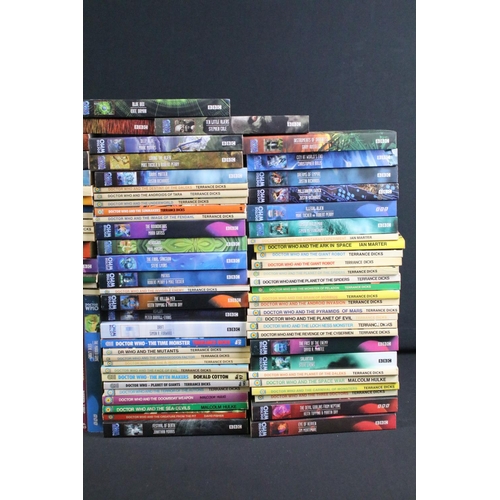 328 - Doctor Who - A collection of around 160 Doctor Who paperback books, featuring Doctor Who And The Cav... 