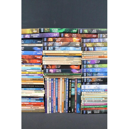 328 - Doctor Who - A collection of around 160 Doctor Who paperback books, featuring Doctor Who And The Cav... 