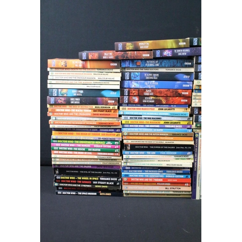 328 - Doctor Who - A collection of around 160 Doctor Who paperback books, featuring Doctor Who And The Cav... 