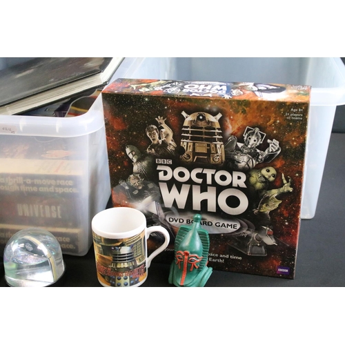 330 - Doctor Who - A collection of mixed BBC Doctor Who toys, games & collectables to include posters, ing... 