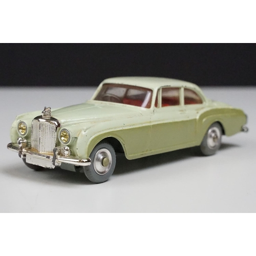 201 - Two boxed Corgi diecast models to include 219 Plymouth Sports Suburban Station Wagon in cream with f... 