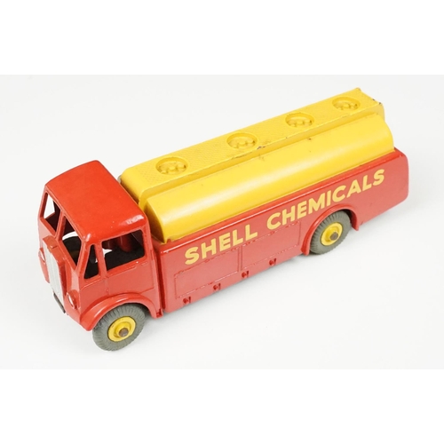 204 - Boxed Dinky 991 AEC Tanker Shell diecast model, diecast and decals vg with paint chips, vg box