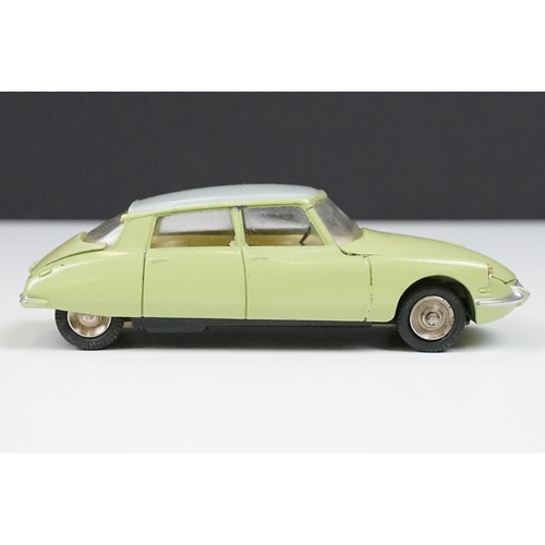 220 - Dinky 530 Citroen DS19 diecast model in pale green with white roof, black base and cream interior, d... 