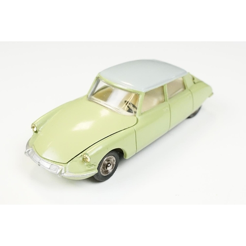 220 - Dinky 530 Citroen DS19 diecast model in pale green with white roof, black base and cream interior, d... 