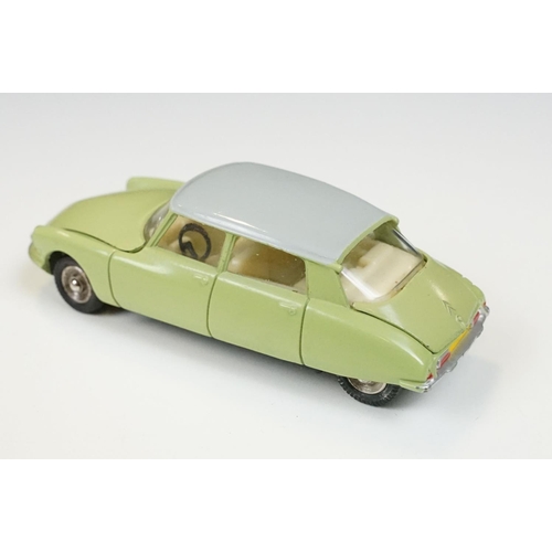 220 - Dinky 530 Citroen DS19 diecast model in pale green with white roof, black base and cream interior, d... 