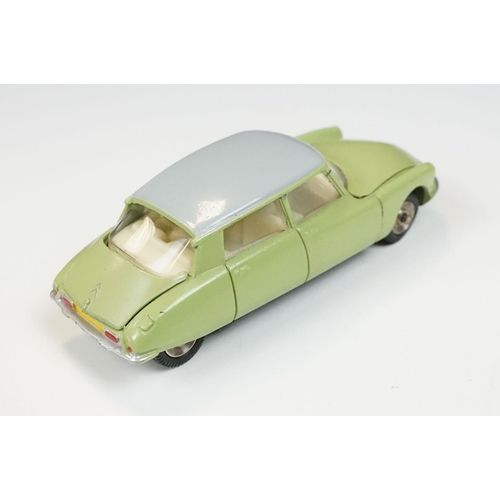 220 - Dinky 530 Citroen DS19 diecast model in pale green with white roof, black base and cream interior, d... 