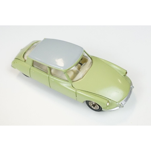 220 - Dinky 530 Citroen DS19 diecast model in pale green with white roof, black base and cream interior, d... 