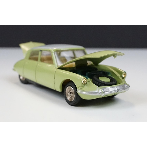 220 - Dinky 530 Citroen DS19 diecast model in pale green with white roof, black base and cream interior, d... 