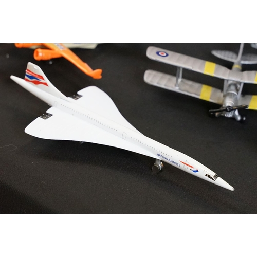 136 - Large collection of diecast model aircraft to include Corgi, Matchbox, Maisto, Mattel, etc, featurin... 