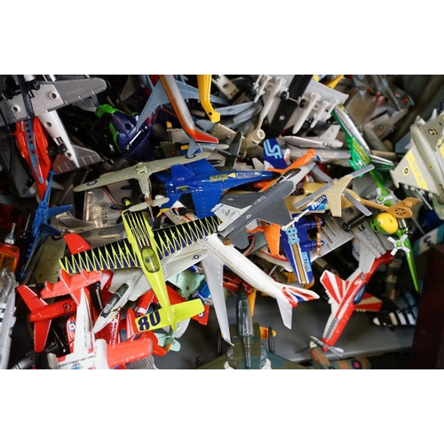 136 - Large collection of diecast model aircraft to include Corgi, Matchbox, Maisto, Mattel, etc, featurin... 