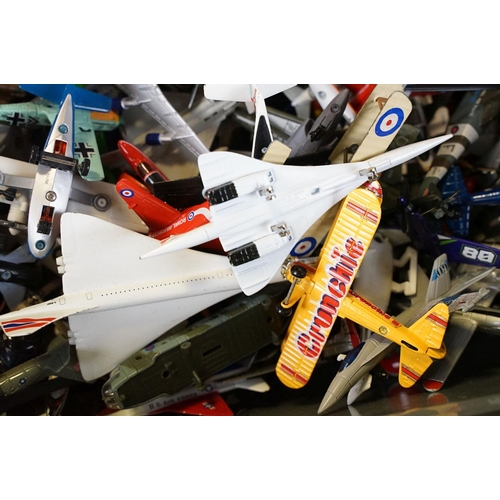 136 - Large collection of diecast model aircraft to include Corgi, Matchbox, Maisto, Mattel, etc, featurin... 