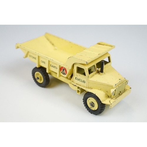 174 - Four boxed Dinky diecast construction models to include 401 Coventry Climax Fork Lift Truck, 965 Euc... 