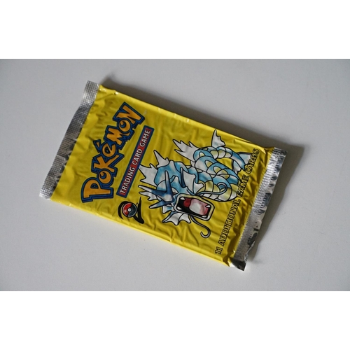 388 - Pokémon Trading Cards - Sealed Pokemon Base Set 2 Booster Pack