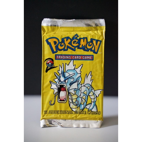 389 - Pokémon Trading Cards - Sealed Pokemon Base Set 2 Booster Pack