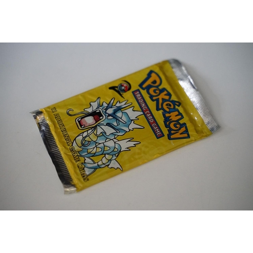 389 - Pokémon Trading Cards - Sealed Pokemon Base Set 2 Booster Pack