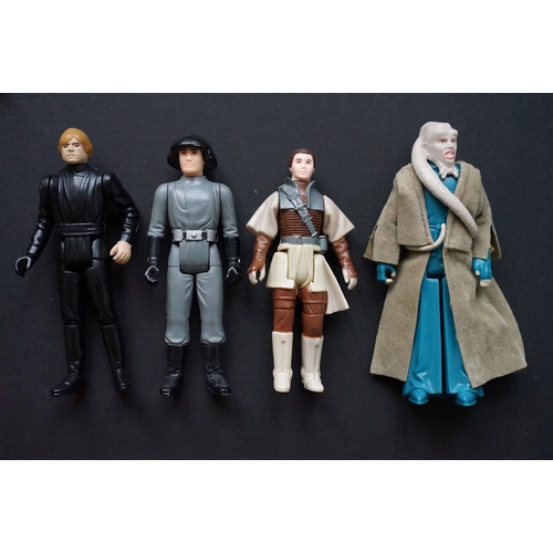 406 - Star Wars - Collection of 35 original figures to include Darth Vader, Chewbacca, R2D2, Chief Chirpa,... 