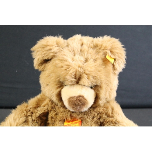 286 - Two Steiff teddy bears to include 660696 Bertha and 660177 Classic Brown Sitting Bertie Bear (25cm t... 