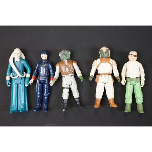 405 - Star Wars - 92 original Star Wars figures to include IG-88, Admiral Ackbar, AT-AT Commander, AT-ST D... 