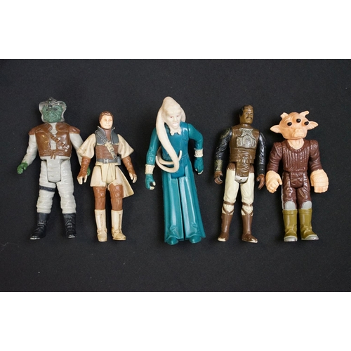 405 - Star Wars - 92 original Star Wars figures to include IG-88, Admiral Ackbar, AT-AT Commander, AT-ST D... 