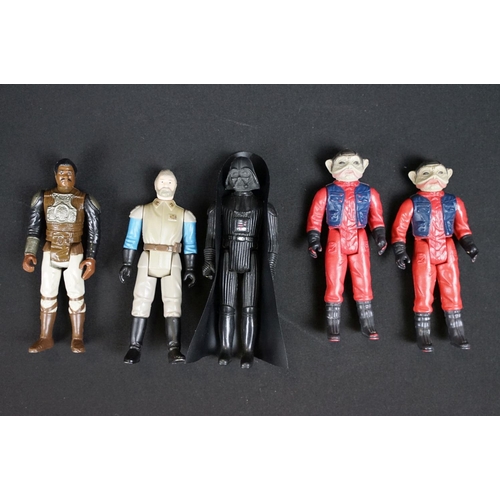 405 - Star Wars - 92 original Star Wars figures to include IG-88, Admiral Ackbar, AT-AT Commander, AT-ST D... 