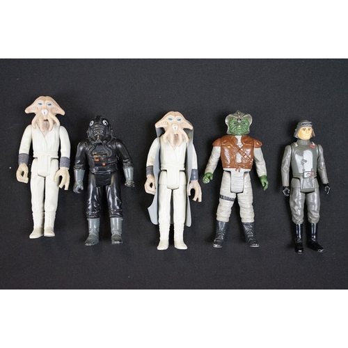 405 - Star Wars - 92 original Star Wars figures to include IG-88, Admiral Ackbar, AT-AT Commander, AT-ST D... 