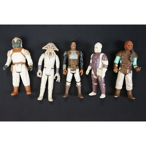 405 - Star Wars - 92 original Star Wars figures to include IG-88, Admiral Ackbar, AT-AT Commander, AT-ST D... 