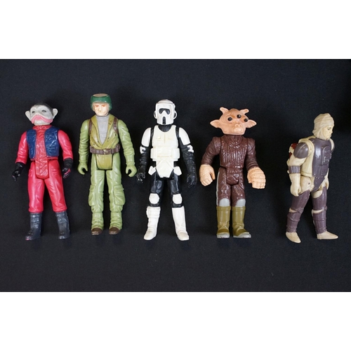 405 - Star Wars - 92 original Star Wars figures to include IG-88, Admiral Ackbar, AT-AT Commander, AT-ST D... 