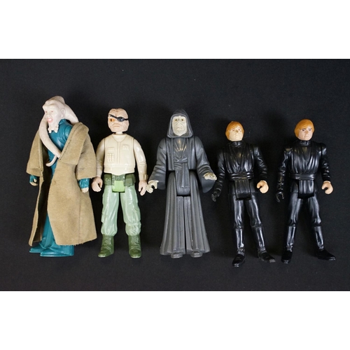 405 - Star Wars - 92 original Star Wars figures to include IG-88, Admiral Ackbar, AT-AT Commander, AT-ST D... 