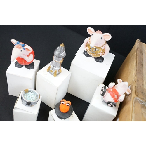 409 - The Sugarlump Studio Clangers figure set to include Moonbase and ten figures / accessories (Major Cl... 