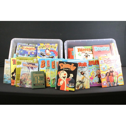 337 - Large collection of various books and annuals to include a large quantity of The Dandy Annuals from ... 