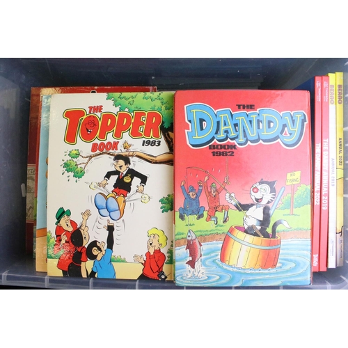 337 - Large collection of various books and annuals to include a large quantity of The Dandy Annuals from ... 