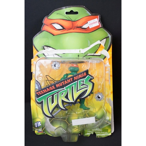 375 - Teenage Mutant Ninja Turtles - 15 Playmates TMNT figures to include 3 x with opened cards plus a qua... 