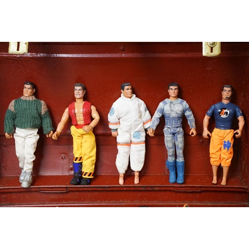 311A - Action Man - A large collection of Hasbro Action Man to include 14 action figures, vehicles, weapons... 