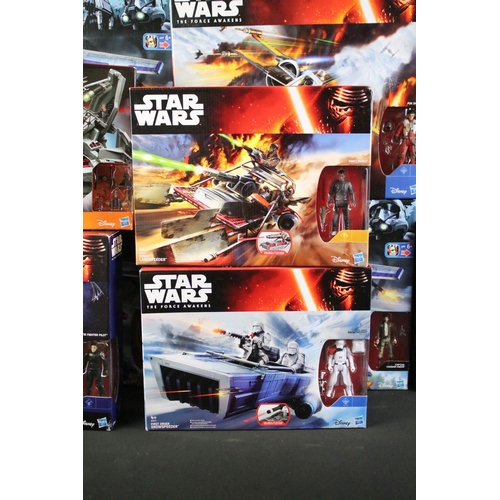 352 - Star Wars - Large collection of various boxed Hasbro play sets to include large X-Wing Fighter, 3 x ... 