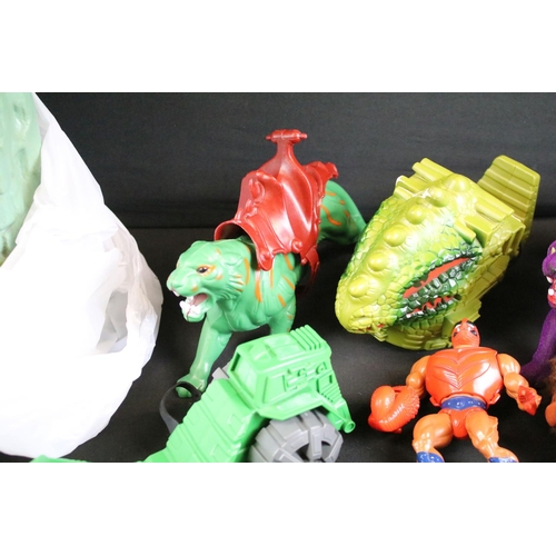 372 - Masters of the Universe - Collection of original Mattel MOTU figures and accessories to include Cast... 