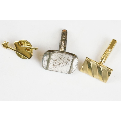 257 - A collection of gents cufflinks to include hallmarked gold and hallmarked silver examples.