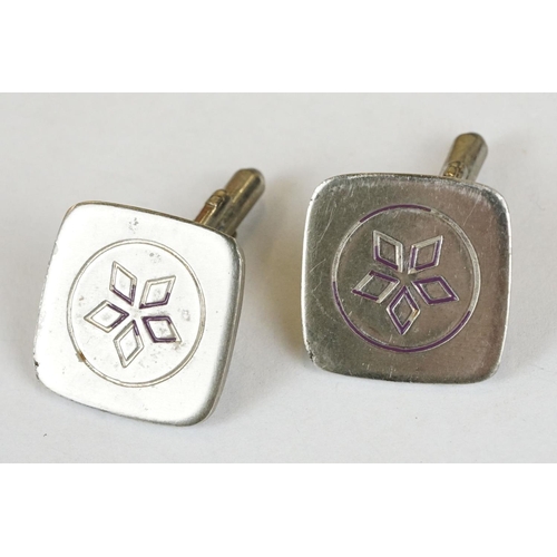 257 - A collection of gents cufflinks to include hallmarked gold and hallmarked silver examples.