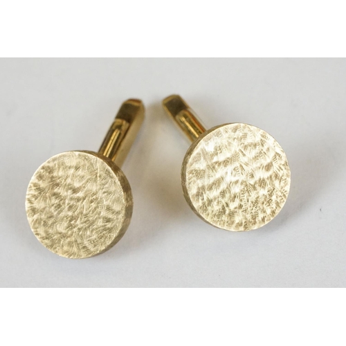 257 - A collection of gents cufflinks to include hallmarked gold and hallmarked silver examples.