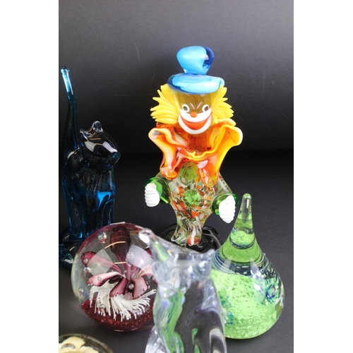 59 - Collection of 20th century glass paperweights and ornaments, featuring a Murano clown (21cm tall), S... 