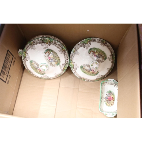 61 - Copeland Spode ' Spode's Byron ' tea & dinner ware to include tureens, jugs, lunch plates, soup cups... 