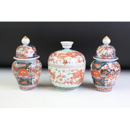 67 - Six Chinese porcelain vases / jars, to include a pair of Imari vases & covers (13.5cm high), Famille... 