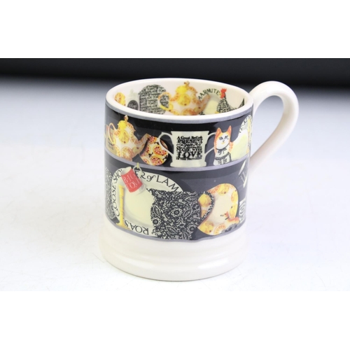 87 - Pair of Emma Bridgwater Black Dresser pattern mugs. Measures 9.5cm tall.