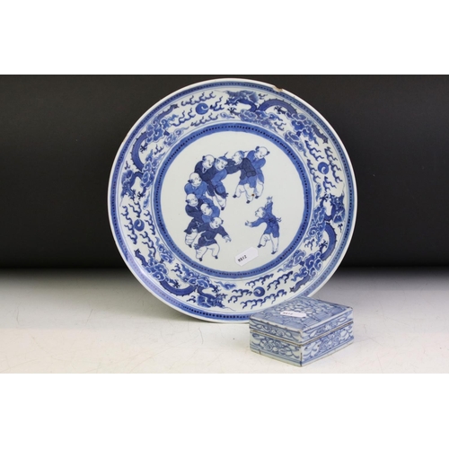 90 - Chinese blue & white plate with central figural decoration, bordered by dragons, 25.5cm diameter; pl... 