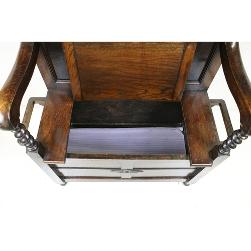 618 - Early to Mid 20th century Oak Hall Seat with panelled back and lift up hinged box seat, the arms wit... 