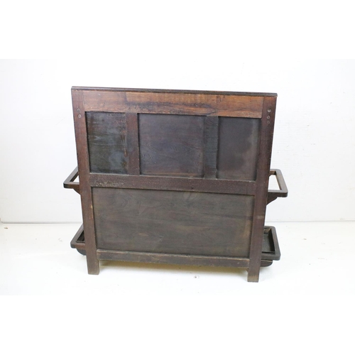 618 - Early to Mid 20th century Oak Hall Seat with panelled back and lift up hinged box seat, the arms wit... 