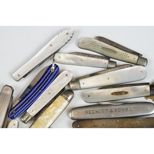 206 - A collection of mainly early 20th century pocket knives and folding fruit knives to include hallmark... 