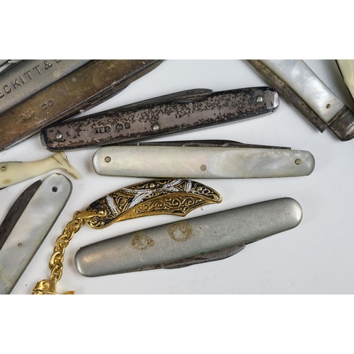 206 - A collection of mainly early 20th century pocket knives and folding fruit knives to include hallmark... 