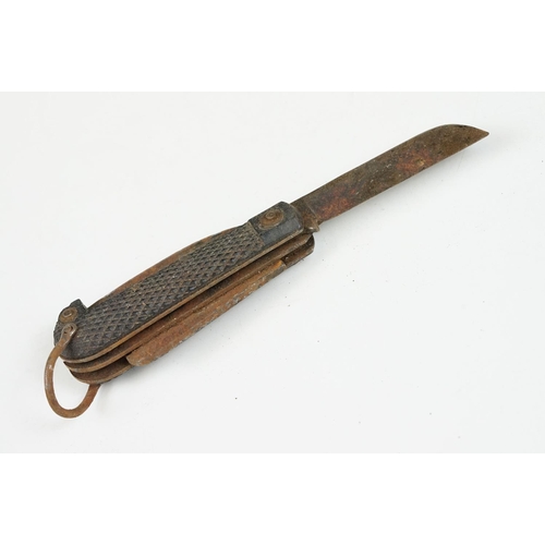 207 - A collection of four vintage pocket knives to include a military issued examples together with a cut... 