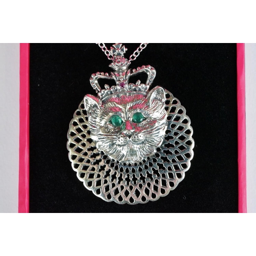 235 - Silver Royal Cat Pendant Necklace with Emerald eyes